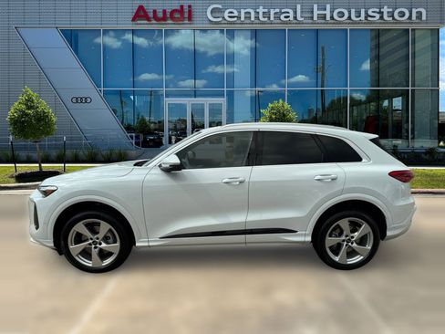 New 2025 Audi Q5 Premium Plus image 2