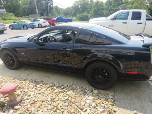 Used 2006 Ford Mustang GT RWD image 4