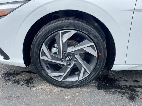 New 2025 Hyundai Elantra SEL image 35