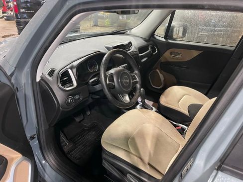 Used 2016 Jeep Renegade Latitude image 15