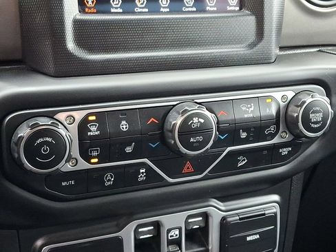 Used 2018 Jeep Wrangler Unlimited Sport S AWD/4WD image 15