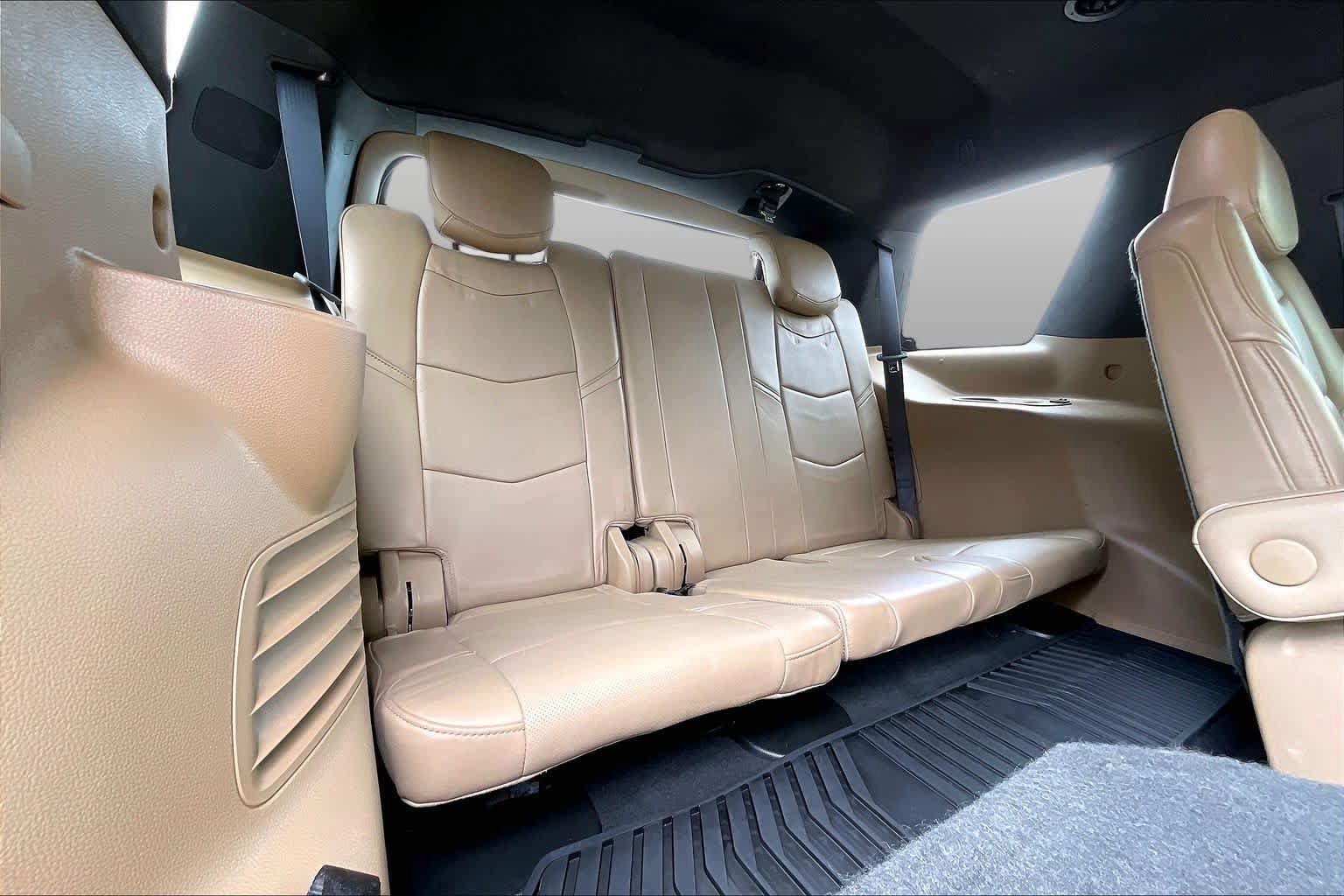 Used 2019 Cadillac Escalade Platinum RWD image 27