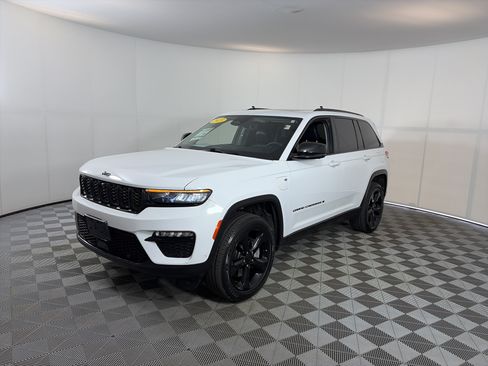 Used 2023 Jeep Grand Cherokee 4WD 4xe w/ Luxury Tech Group II image 2