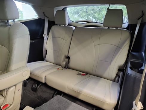 Used 2020 Buick Enclave Essence image 25