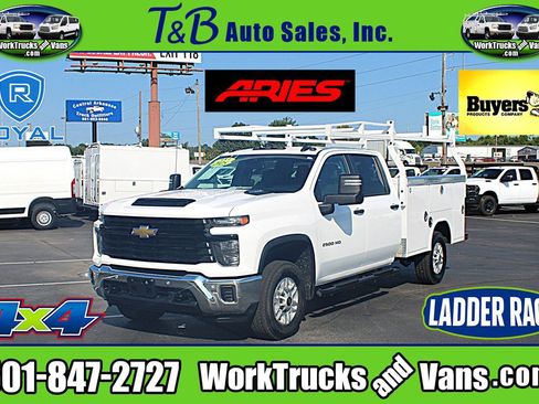 Used 2025 Chevrolet Silverado 2500 W/T w/ WT/CX Safety Package AWD/4WD image 1