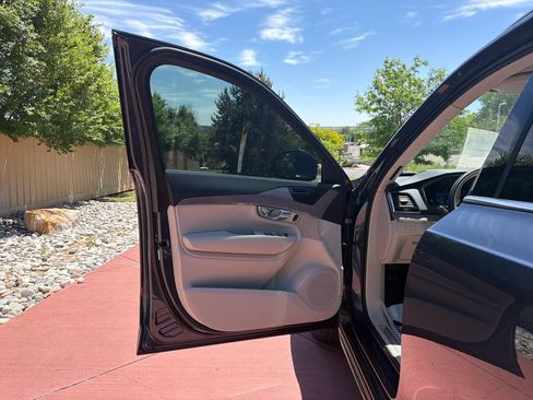 Used 2023 Volvo XC90 T8 Ultimate w/ Lounge Package AWD/4WD image 17