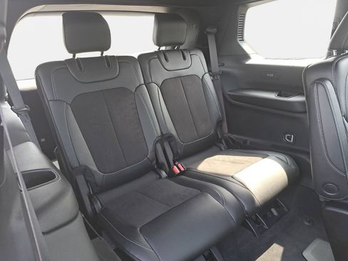 Certified 2023 Jeep Grand Cherokee L Altitude AWD/4WD image 12