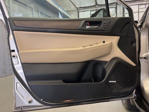 Used 2017 Subaru Outback 2.5i Limited image 9