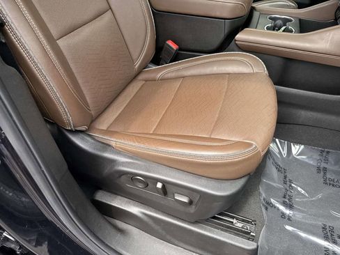 Used 2023 Chevrolet Suburban High Country w/ Premium Package AWD/4WD image 27