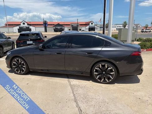 Used 2026 BMW 530i w/ M Sport Package RWD image 6