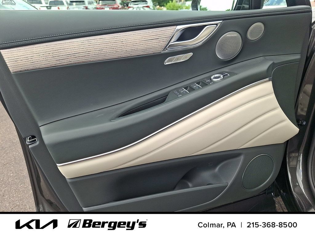 Used 2025 Genesis GV80 2.5T Prestige AWD/4WD image 15
