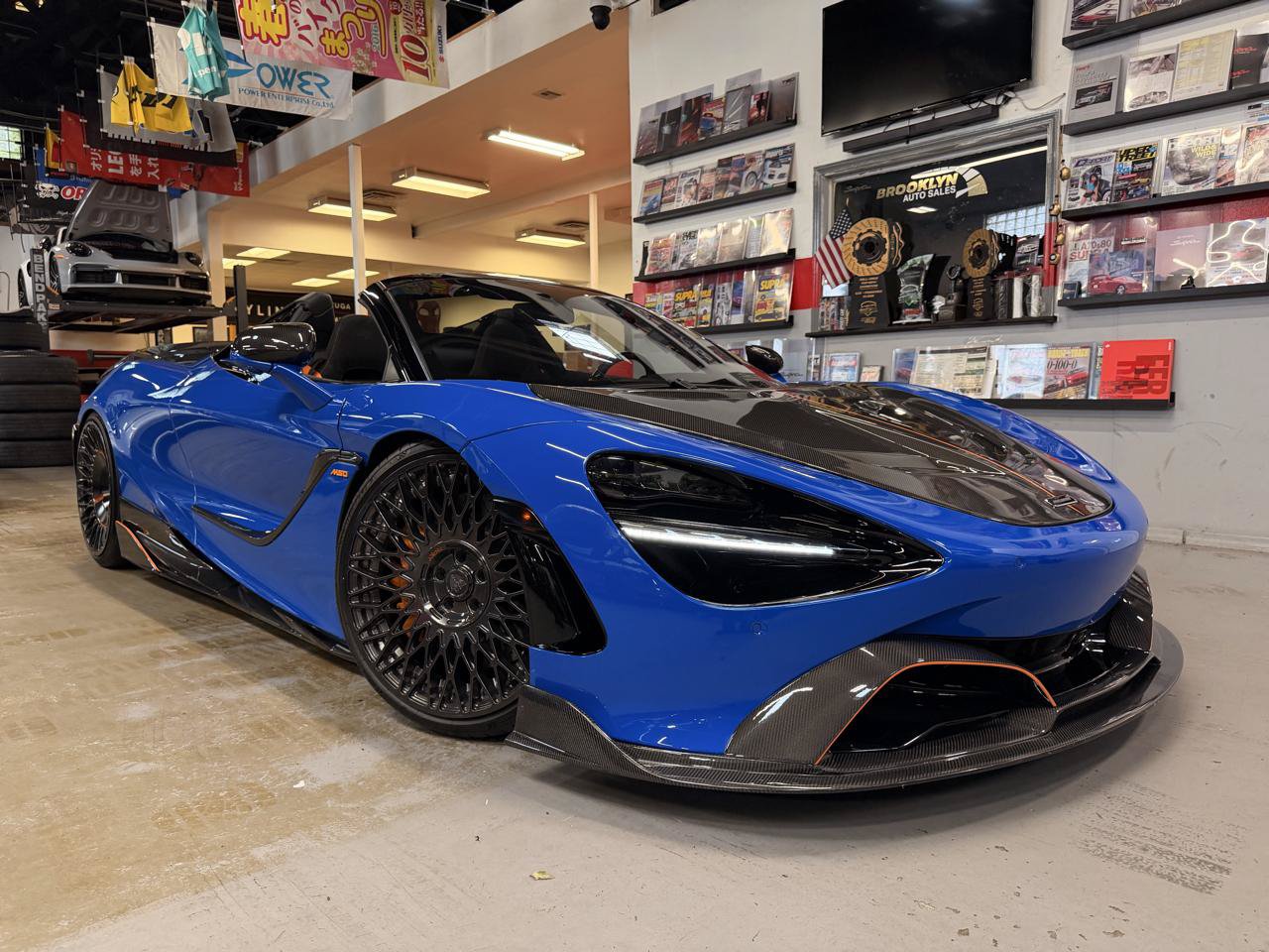 Used 2022 McLaren 720S Performance RWD image 1