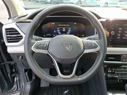 New 2025 Volkswagen Taos SE image 17