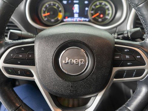 Used 2018 Jeep Cherokee Trailhawk w/ Cold Weather Group AWD/4WD image 14