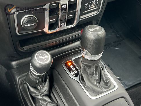 Certified 2025 Jeep Wrangler Unlimited Sahara w/ Safety Group AWD/4WD image 22