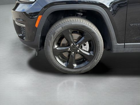 Used 2024 Jeep Grand Cherokee L Limited w/ Luxury Tech Group II image 9