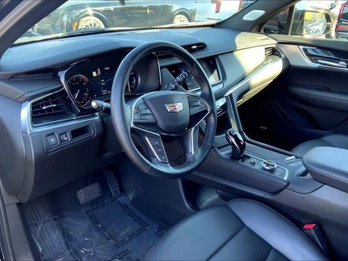 Used 2025 Cadillac XT5 Premium Luxury image 14