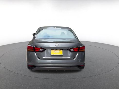 Used 2025 Nissan Altima 2.5 SV FWD image 12