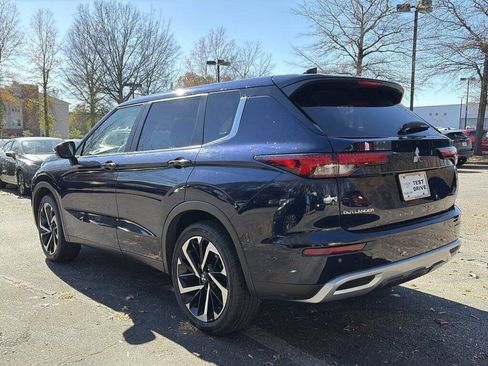 Used 2024 Mitsubishi Outlander SE image 3