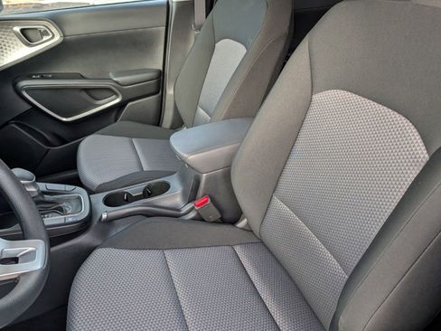 Used 2023 Kia Soul LX w/ LX Technology Package image 14