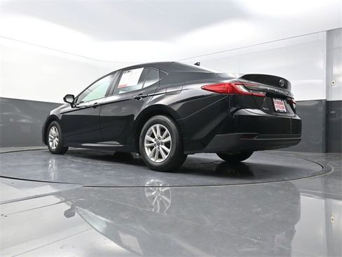 Used 2025 Toyota Camry LE image 31