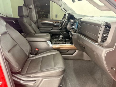 Used 2022 Chevrolet Silverado 1500 LT Trail Boss w/ Convenience Package II AWD/4WD image 7