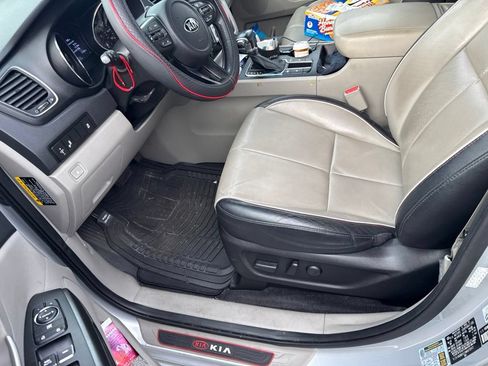 Used 2021 Kia Sedona EX FWD image 3