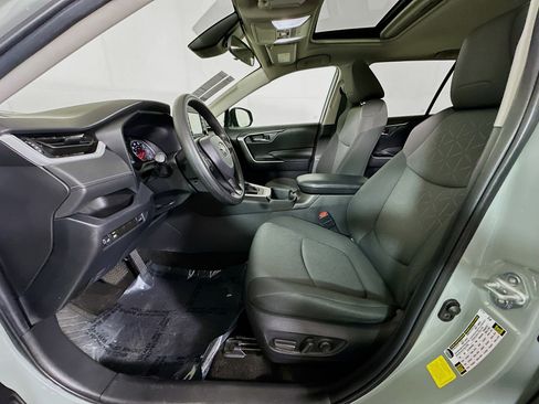 Used 2022 Toyota RAV4 XLE w/ Convenience Package image 12