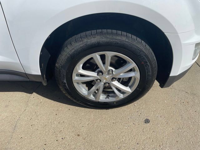 Used 2016 Chevrolet Equinox LT w/ Convenience Package AWD/4WD image 2