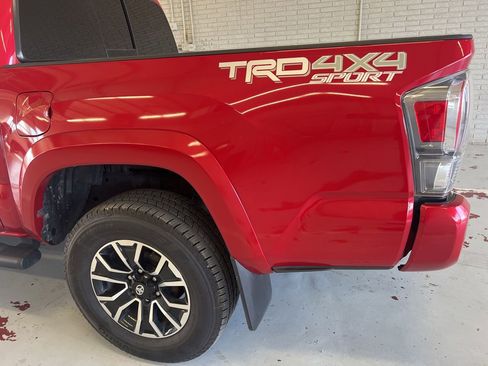 Used 2022 Toyota Tacoma TRD Sport AWD/4WD image 7