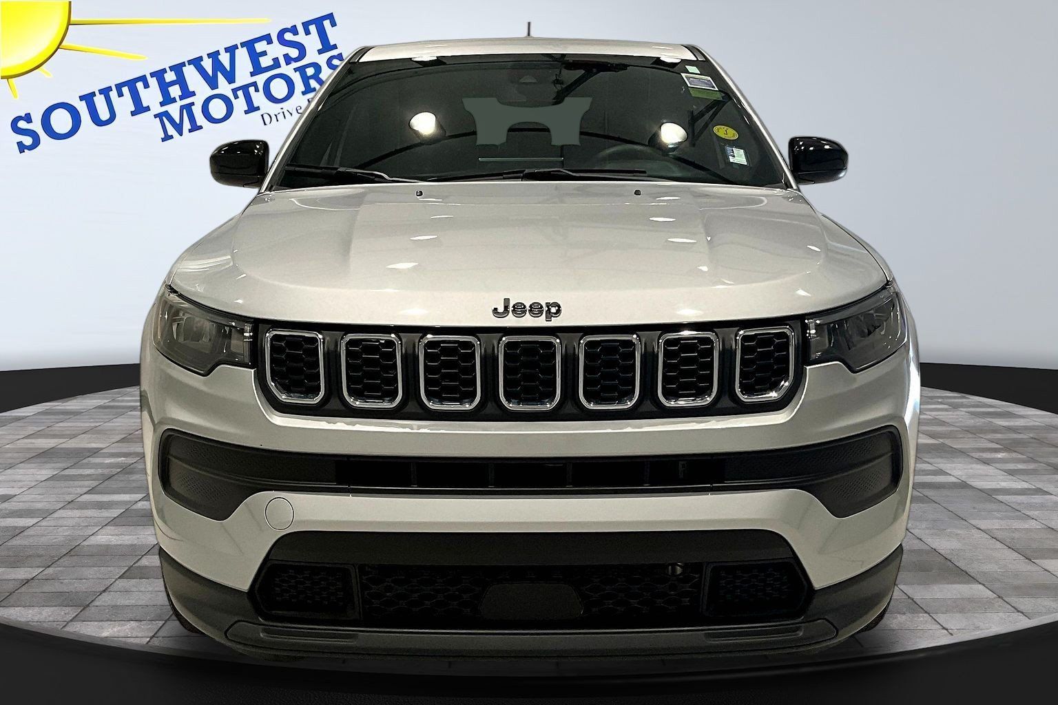 Used 2024 Jeep Compass Sport AWD/4WD image 2