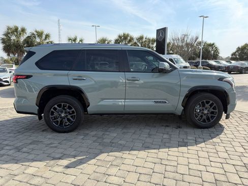 Used 2025 Toyota Sequoia Platinum image 8