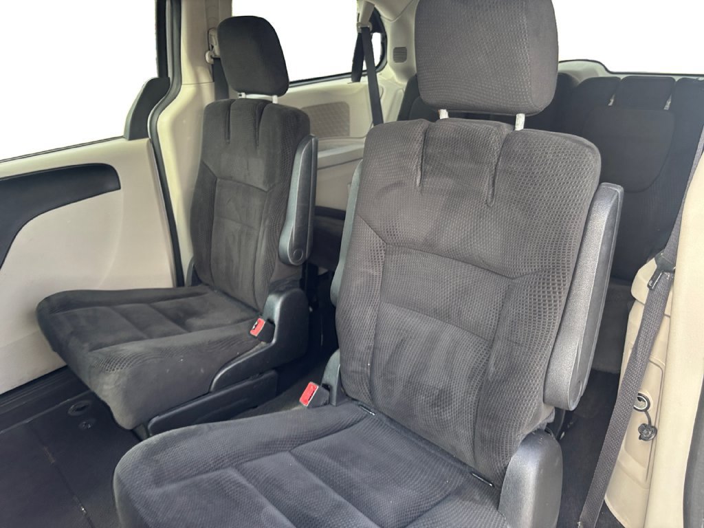 Used 2016 Dodge Grand Caravan SXT FWD image 13