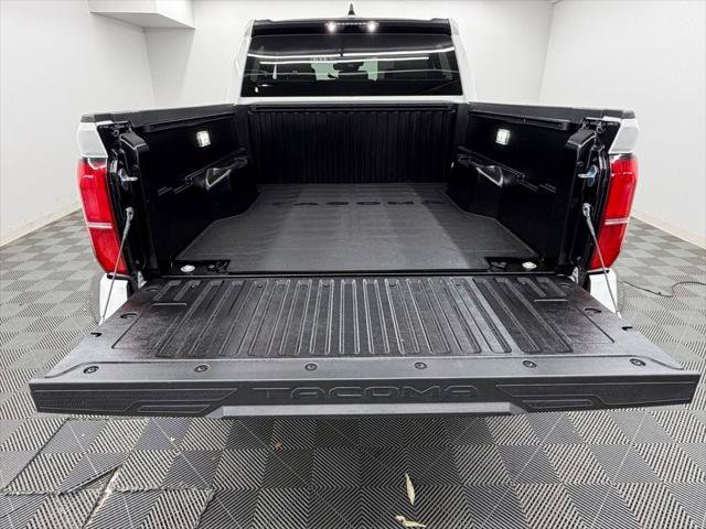 Certified 2026 Toyota Tacoma SR5 AWD/4WD image 15