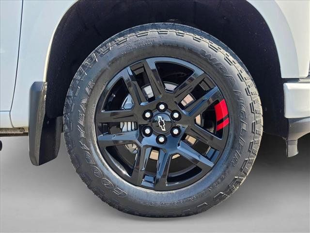 Certified 2022 Chevrolet Silverado 1500 RST w/ Redline Edition AWD/4WD image 9