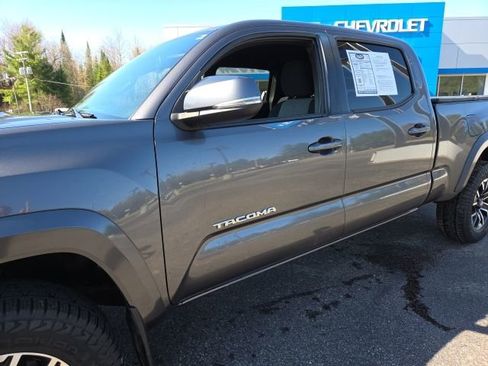Used 2021 Toyota Tacoma TRD Sport AWD/4WD image 36
