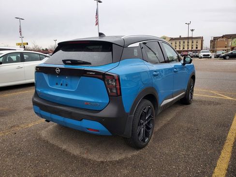 Used 2025 Nissan Kicks SR image 3