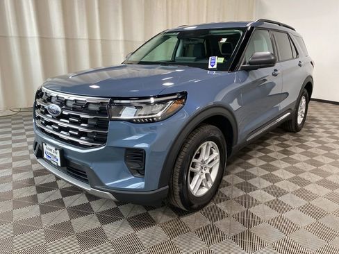 Used 2025 Ford Explorer Active AWD/4WD image 5