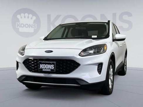 Used 2020 Ford Escape SE image 1