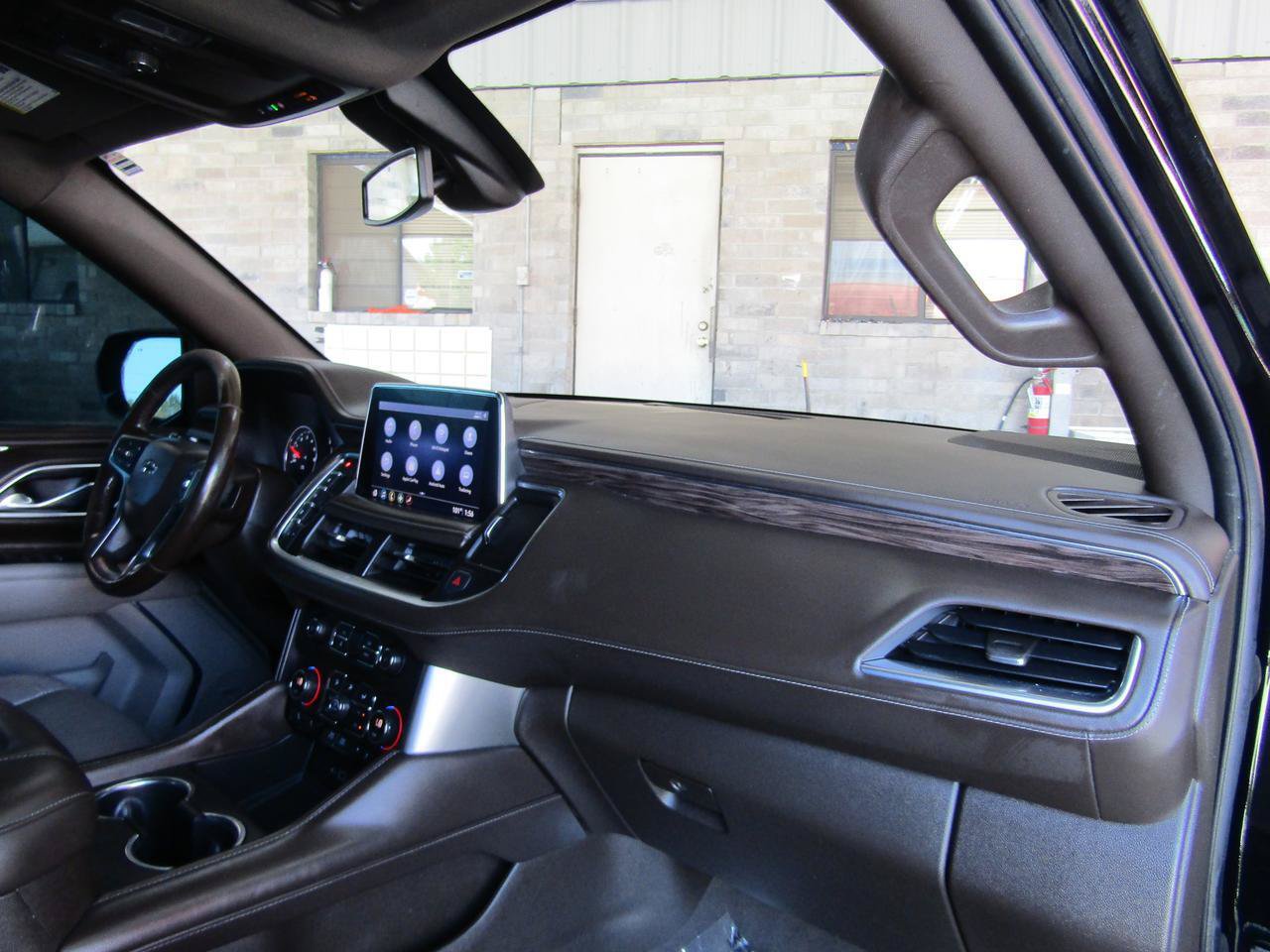 Used 2021 Chevrolet Tahoe Z71 w/ Z71 Off-Road Package AWD/4WD image 11