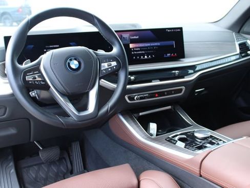 Used 2024 BMW X5 xDrive50e w/ Parking Assistance Package AWD/4WD image 18