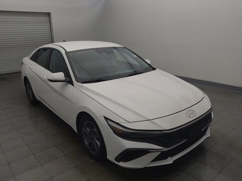 Used 2024 Hyundai Elantra SEL FWD image 13