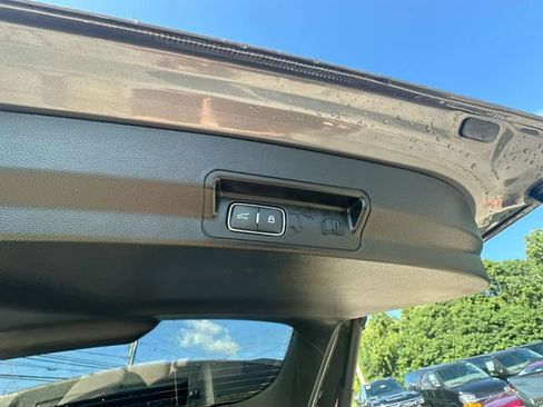 Used 2023 Ford Explorer Limited w/ Equipment Group 301A AWD/4WD image 46