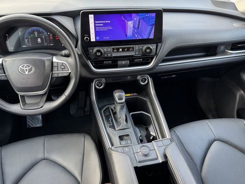 Used 2025 Toyota Grand Highlander FWD image 17