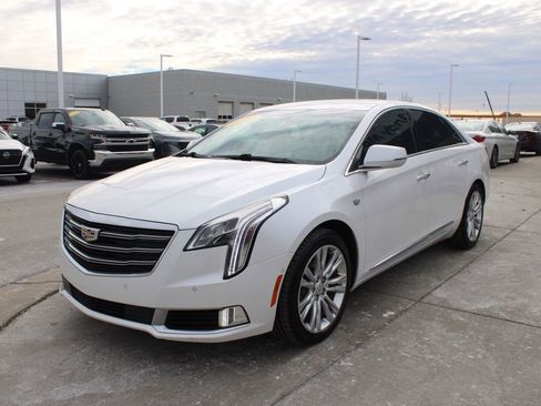 Used 2018 Cadillac XTS Luxury image 3