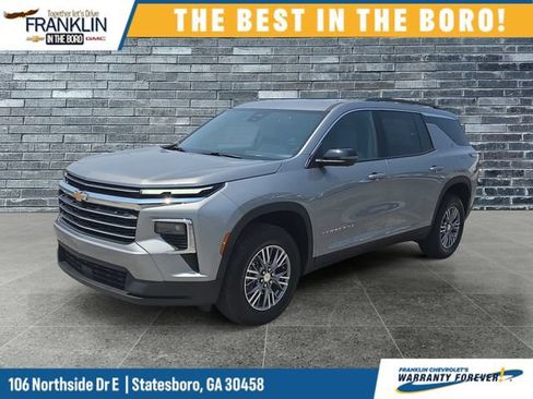Used 2026 Chevrolet Traverse LT w/ Driver Confidence Package FWD image 1