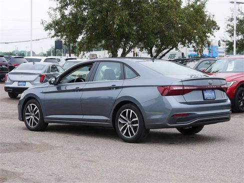 Certified 2025 Volkswagen Jetta SE image 5