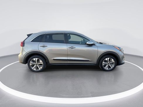 Used 2022 Kia Niro EX w/ Cold Weather Package image 9