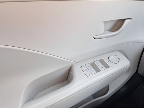 Used 2024 Hyundai Kona SEL image 15