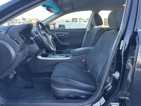 Used 2015 Nissan Altima 2.5 SV image 2
